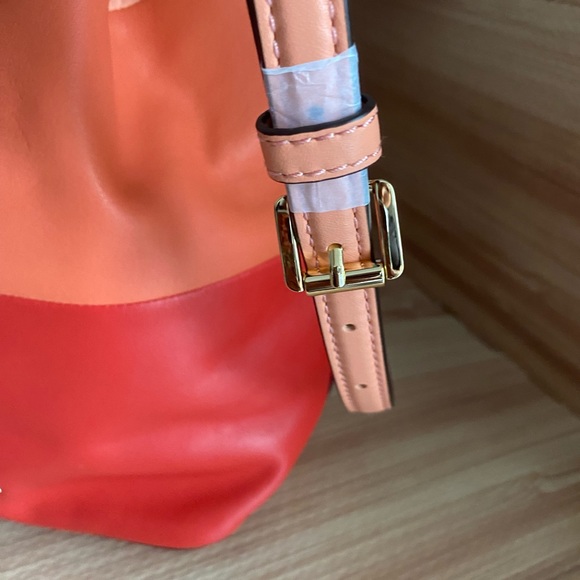 💥😍SUPER  MICHAEL KORS BUCKET DOTTIE COLOR BLOCK GRAPEFRUIT & PINK LEATHER BAG - Picture 7 of 15